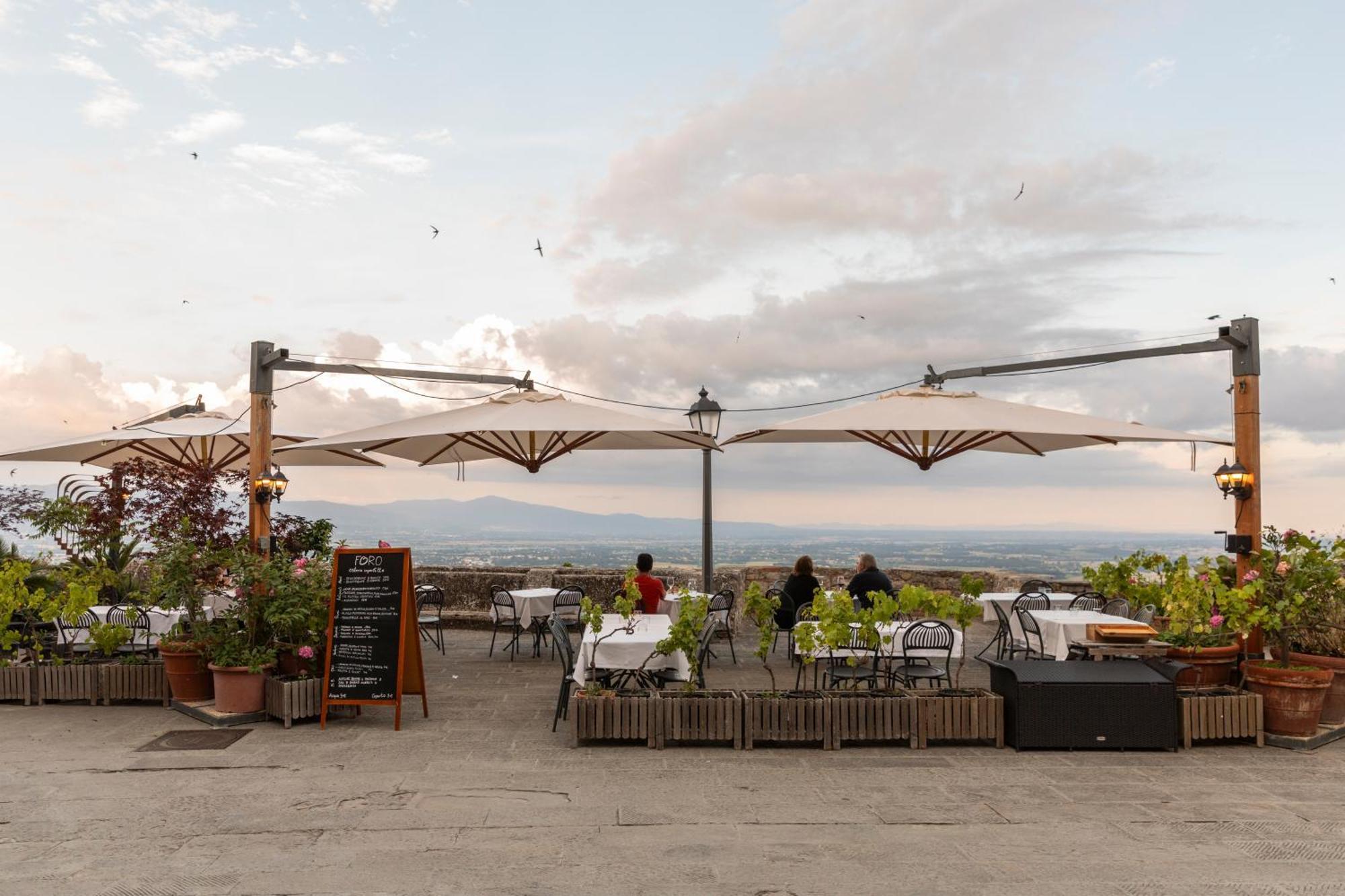 Готель Foro Osteria Imperfetta Чивітелла-ін-Валь-ді-К'яна Екстер'єр фото